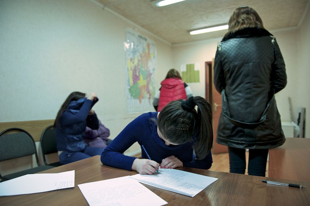 Рейд полиции Алматы по притонам: история девушек, оказавшихся в мире проституции, и взгляд изнутри на теневую сторону города, проституция, Алматы, рейд полиции, общество, женщины, сексуальное рабство, УБОП, Казахстан, Карлыгаш Нуржан, Shanger.kz