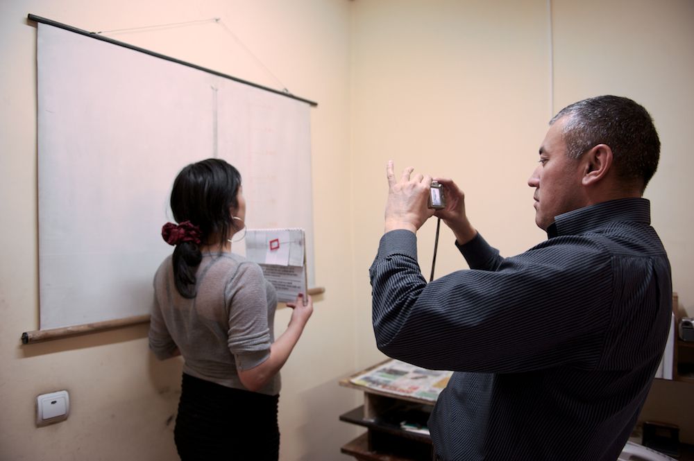 Рейд полиции Алматы по притонам: история девушек, оказавшихся в мире проституции, и взгляд изнутри на теневую сторону города, проституция, Алматы, рейд полиции, общество, женщины, сексуальное рабство, УБОП, Казахстан, Карлыгаш Нуржан, Shanger.kz