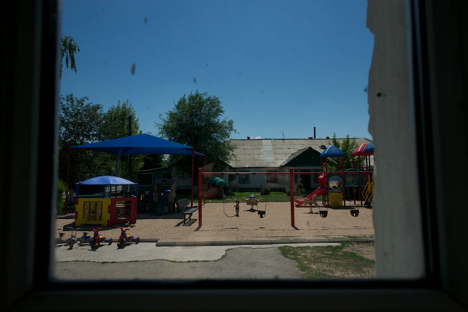 Дети, рождённые в женской колонии, и их матери: жизнь за решёткой, надежда, воспитание и редкие минуты тепла в доме матери и ребёнка, детство, дом матери и ребёнка, женская колония, заключённые матери, Казахстан, судьбы, общество, Карлыгаш Нуржан, Shanger.kz