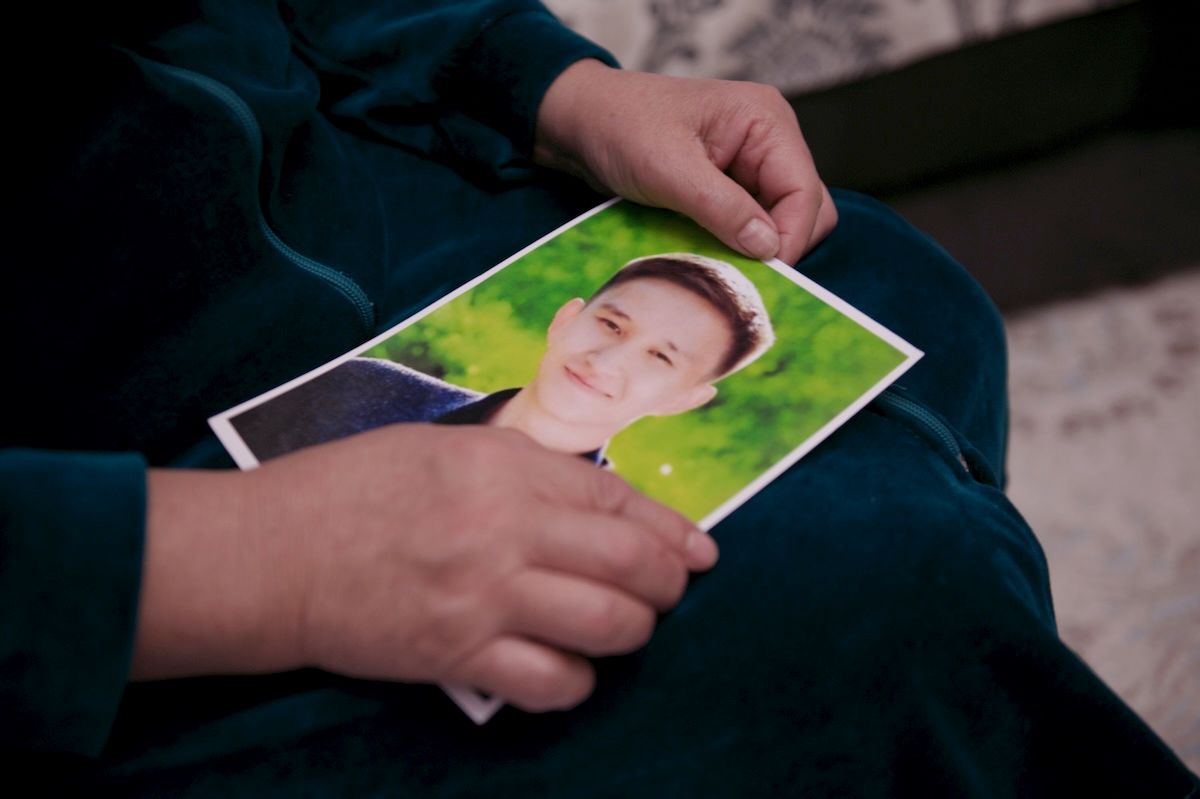 Матери погибших и пострадавших солдат Казахстана на митингах и встречах требуют правды, расследования пыток, дедовщины и реформы армии — фоторепортаж о насилии, нарушениях, военной службе и борьбе за справедливость