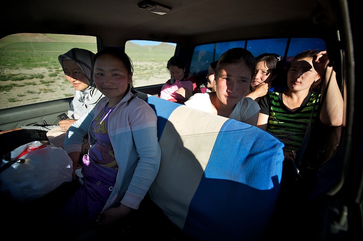 Экспедиция «По пути Чингисхана» встречается с монгольскими казахами в Баян-Өлгии, исследуя их быт, культуру и историю на древней земле кочевников. Монголия, казахи Монголии, Баян-Өлгий, Чингисхан, экспедиция, кочевая культура, этнография, история, путешествия, Карлыгаш Нуржан, Shanger.kz