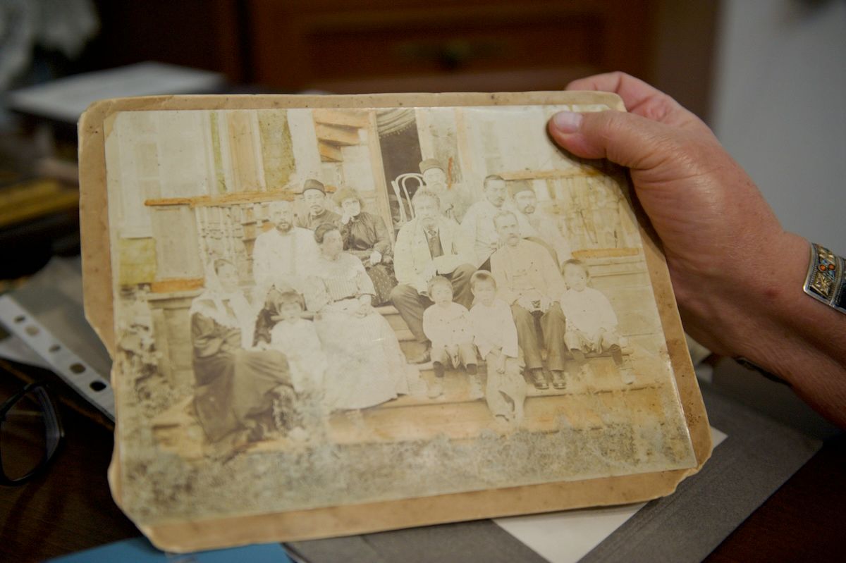 Архив Бокеевской династии, сохранённый исследовательницей Шолпанай Аманжоловой: редкие фотографии XIX–XX веков, семейные реликвии, восстановленные родословные, подлинные изображения Жангир-хана и Шангерея Бокея — фоторепортаж Карлыгаш Нуржан для Shanger.kz.