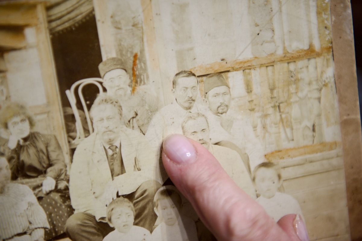 Архив Бокеевской династии, сохранённый исследовательницей Шолпанай Аманжоловой: редкие фотографии XIX–XX веков, семейные реликвии, восстановленные родословные, подлинные изображения Жангир-хана и Шангерея Бокея — фоторепортаж Карлыгаш Нуржан для Shanger.kz.