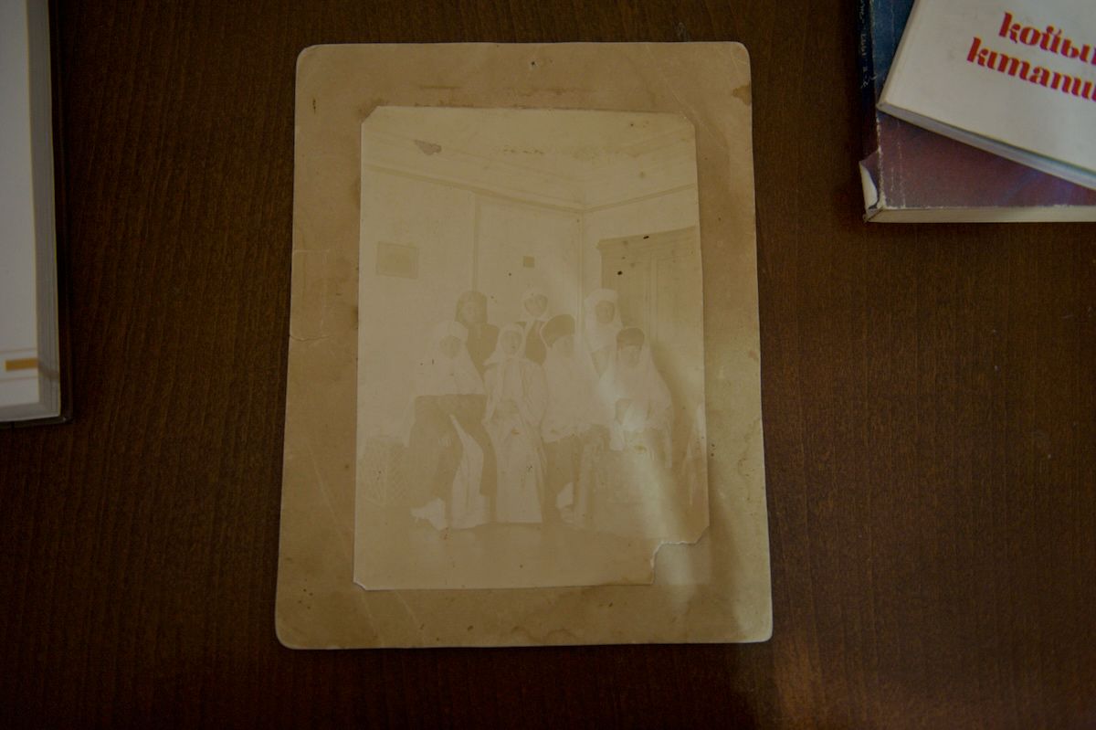 Архив Бокеевской династии, сохранённый исследовательницей Шолпанай Аманжоловой: редкие фотографии XIX–XX веков, семейные реликвии, восстановленные родословные, подлинные изображения Жангир-хана и Шангерея Бокея — фоторепортаж Карлыгаш Нуржан для Shanger.kz.