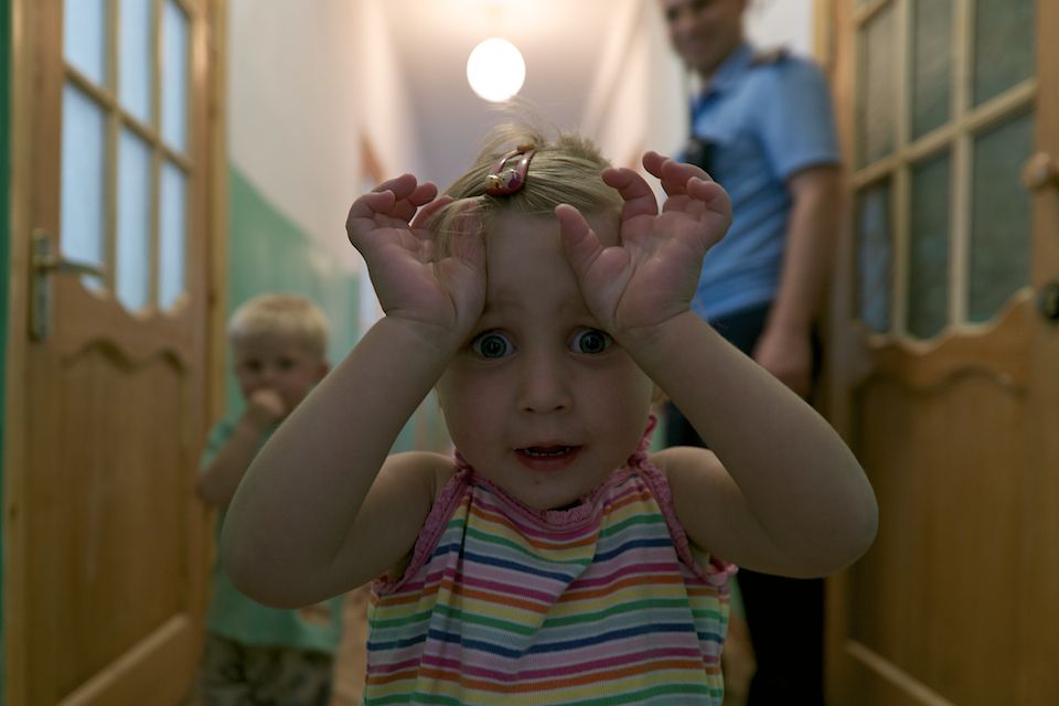 Дети, рождённые в женской колонии, и их матери: жизнь за решёткой, надежда, воспитание и редкие минуты тепла в доме матери и ребёнка, детство, дом матери и ребёнка, женская колония, заключённые матери, Казахстан, судьбы, общество, Карлыгаш Нуржан, Shanger.kz