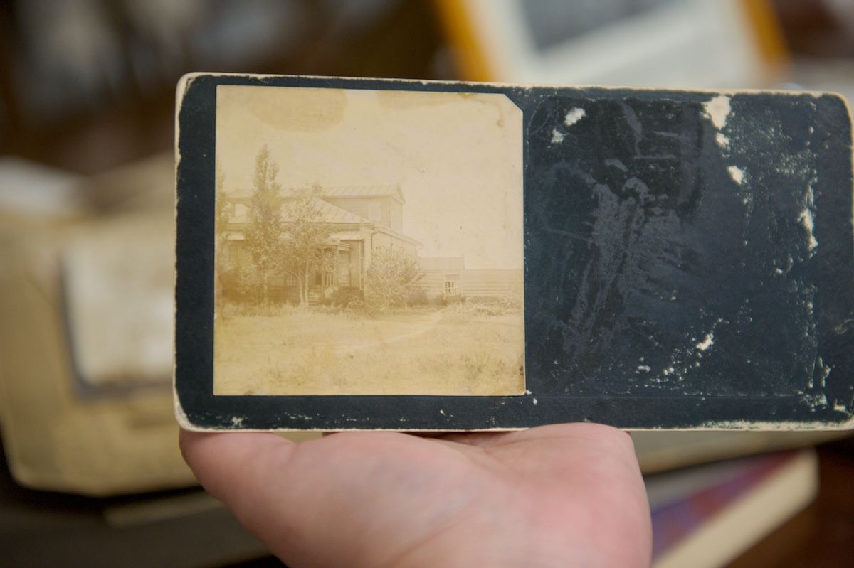 Архив Бокеевской династии, сохранённый исследовательницей Шолпанай Аманжоловой: редкие фотографии XIX–XX веков, семейные реликвии, восстановленные родословные, подлинные изображения Жангир-хана и Шангерея Бокея — фоторепортаж Карлыгаш Нуржан для Shanger.kz.