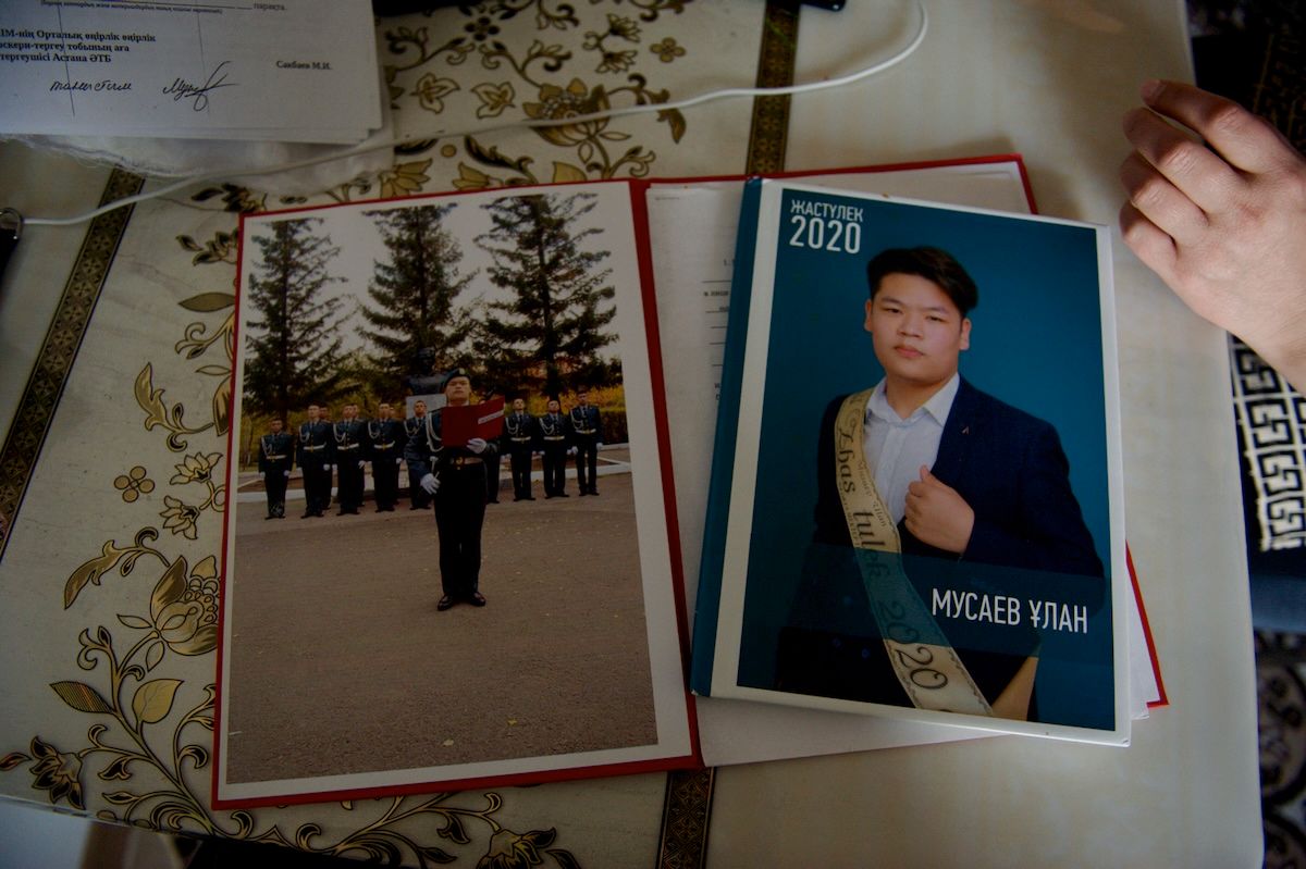 Матери погибших и пострадавших солдат Казахстана на митингах и встречах требуют правды, расследования пыток, дедовщины и реформы армии — фоторепортаж о насилии, нарушениях, военной службе и борьбе за справедливость