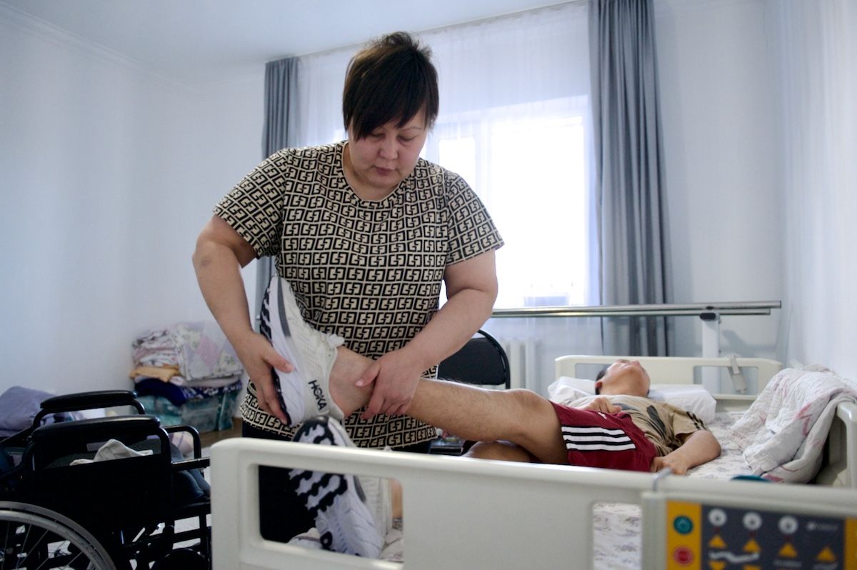 Матери погибших и пострадавших солдат Казахстана на митингах и встречах требуют правды, расследования пыток, дедовщины и реформы армии — фоторепортаж о насилии, нарушениях, военной службе и борьбе за справедливость