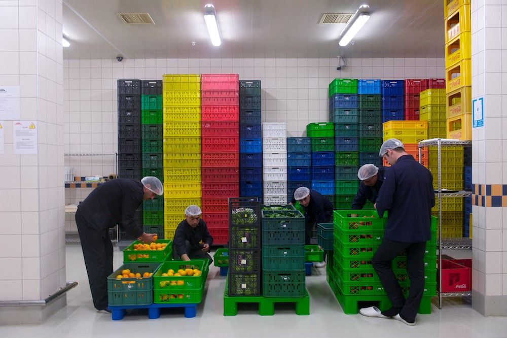 Процесс приготовления и доставки бортового питания авиакомпании Air Astana — от цеха в Актобе до рейсов в Казахстане и за рубежом, бортовое питание, Air Astana, Казахстан, Актобе, авиаперелёты, еда в самолёте, авиация, кейтеринг, Shanger.kz, Карла Нур