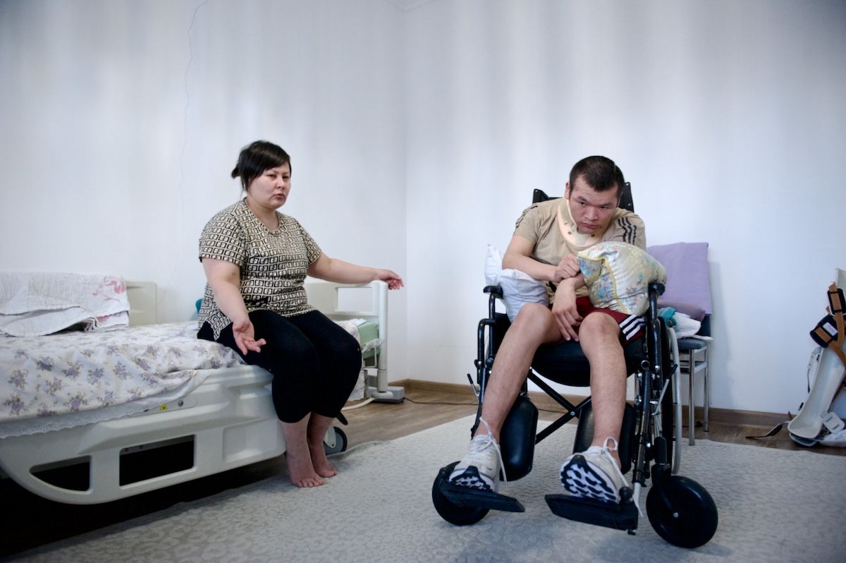 Матери погибших и пострадавших солдат Казахстана на митингах и встречах требуют правды, расследования пыток, дедовщины и реформы армии — фоторепортаж о насилии, нарушениях, военной службе и борьбе за справедливость