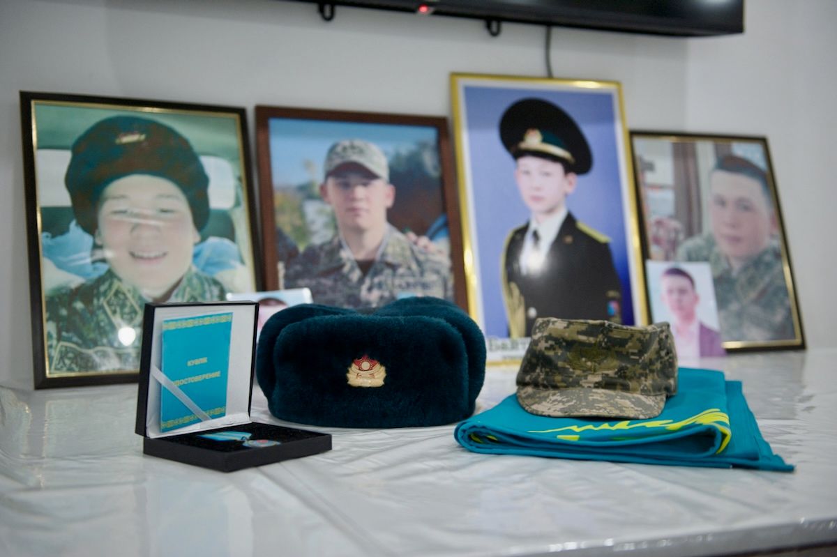 Матери погибших и пострадавших солдат Казахстана на митингах и встречах требуют правды, расследования пыток, дедовщины и реформы армии — фоторепортаж о насилии, нарушениях, военной службе и борьбе за справедливость