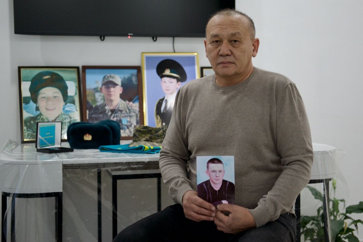 Матери погибших и пострадавших солдат Казахстана на митингах и встречах требуют правды, расследования пыток, дедовщины и реформы армии — фоторепортаж о насилии, нарушениях, военной службе и борьбе за справедливость