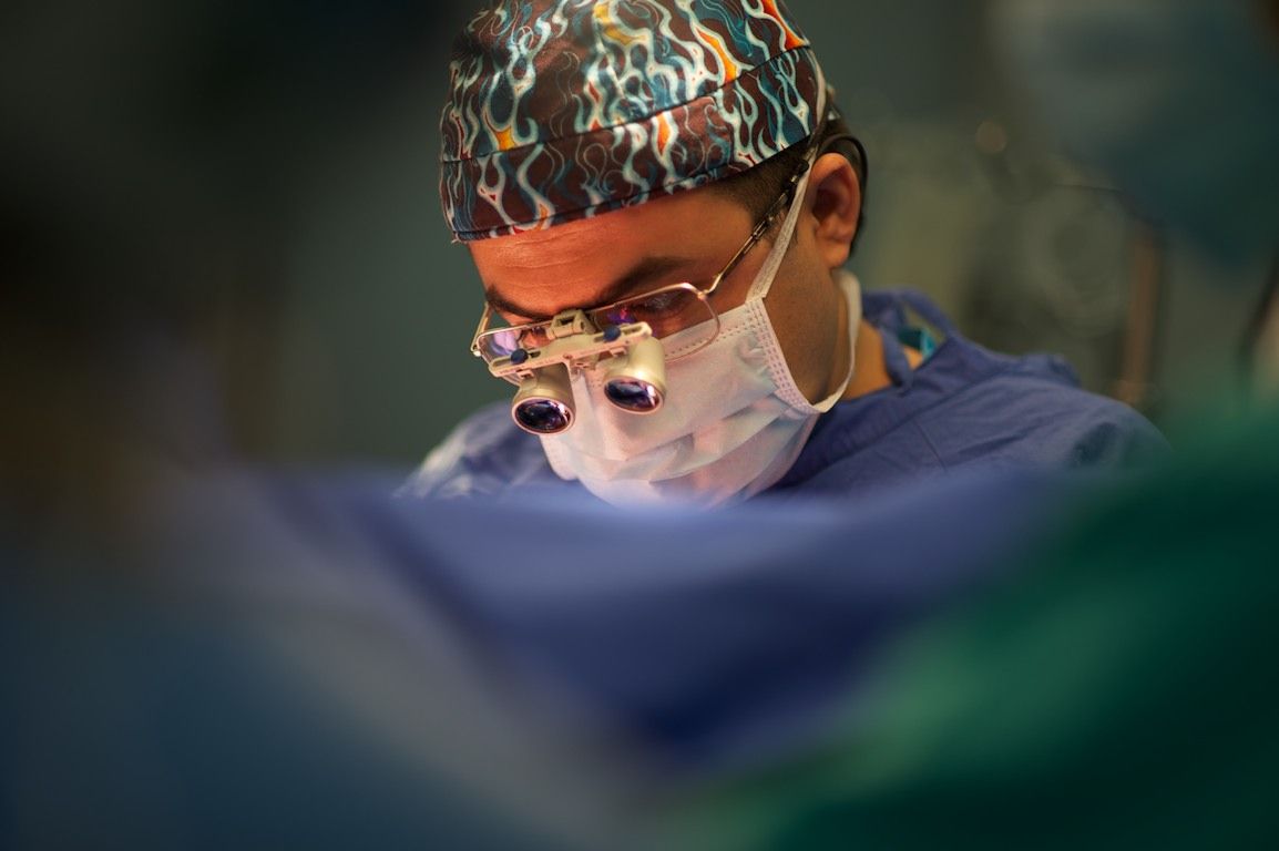 Операция на открытом сердце в клинике Almaty Sema Hospital: команда хирургов и пациент из Кыргызстана проходят сложный путь к восстановлению жизни, кардиохирургия Казахстана, Almaty Sema Hospital, операция на сердце, Казахстан, Жамалдин Болушов, Тансель Туркоглу, Феруз Бабашов, медицина, фоторепортаж, Карла Нур