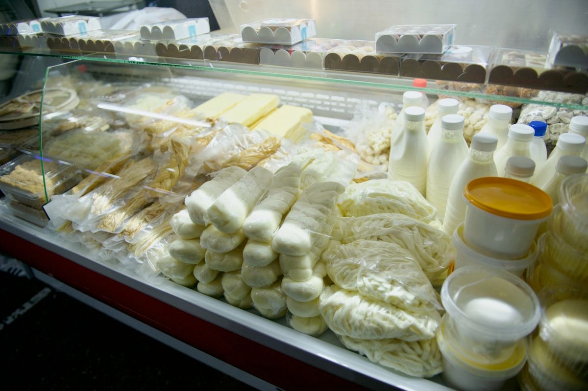 Британская писательница Кэролайн Иден путешествует по Казахстану: Зеленый базар, Шымбулак, Медео, кафе Акқу, театр Астана Опера, Астана IT University, фонд Halyk, Алматы, Астана, Айгерим Мусагажинова, Центральная мечеть Астаны, отель St. Regis, Рустем Беремжанов,