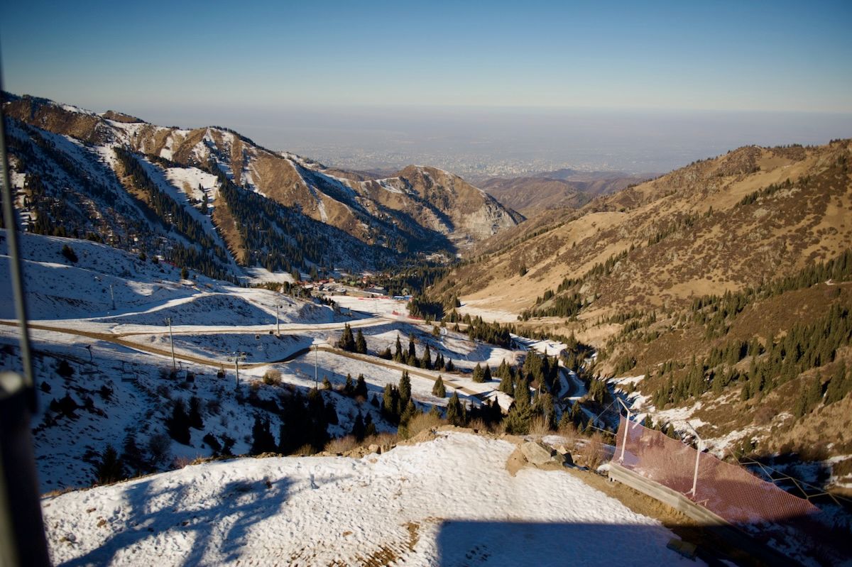 Британская писательница Кэролайн Иден путешествует по Казахстану: Зеленый базар, Шымбулак, Медео, кафе Акқу, театр Астана Опера, Астана IT University, фонд Halyk, Алматы, Астана, Айгерим Мусагажинова, Центральная мечеть Астаны, отель St. Regis, Рустем Беремжанов,