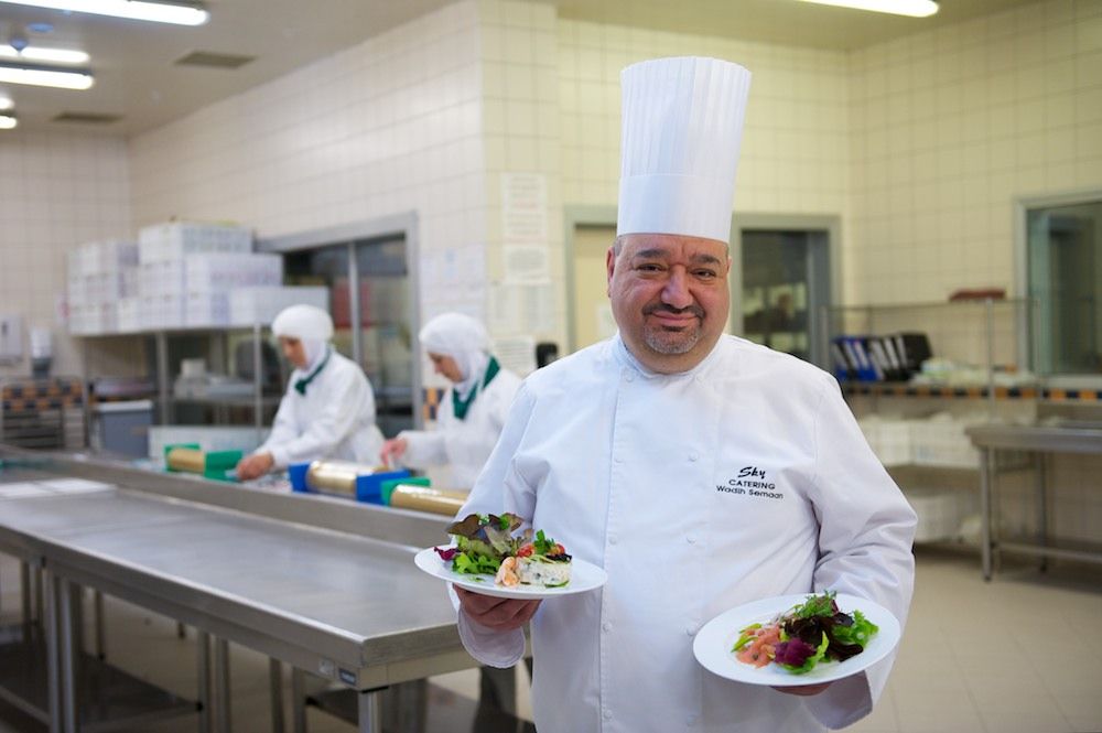 Процесс приготовления и доставки бортового питания авиакомпании Air Astana — от цеха в Актобе до рейсов в Казахстане и за рубежом, бортовое питание, Air Astana, Казахстан, Актобе, авиаперелёты, еда в самолёте, авиация, кейтеринг, Shanger.kz, Карла Нур