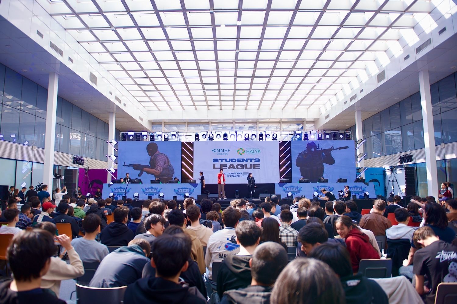 Astana IT University-де өткен Qazaqstan Cyber Games Students League 2026 турнирінің Counter-Strike 2 финалы, 2026 жылғы 18 сәуір, киберспорт, Qazaqstan Cyber Games, QCG 2026, QCG Students League, Counter-Strike 2, CS2, Astana IT University, AITU, студенттік лига, студенттік киберспорт, iPlay Esports, «Халық» қоры, Halyk, Тимур Құлыбаев, NNEF, ҚазҰМУ, IITU, Әли Иса, Әлтайыр Ахметов, Нариман Әбілшайықов, Рахматулло Сайдуллаев, Олимпиадалық киберспорт ойындары, Қазақстан, Астана, цифрлық экономика
