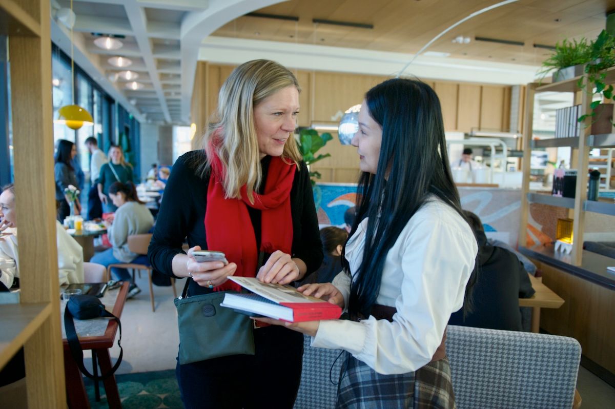 Британская писательница Кэролайн Иден путешествует по Казахстану: Зеленый базар, Шымбулак, Медео, кафе Акқу, театр Астана Опера, Астана IT University, фонд Halyk, Алматы, Астана, Айгерим Мусагажинова, Центральная мечеть Астаны, отель St. Regis, Рустем Беремжанов,