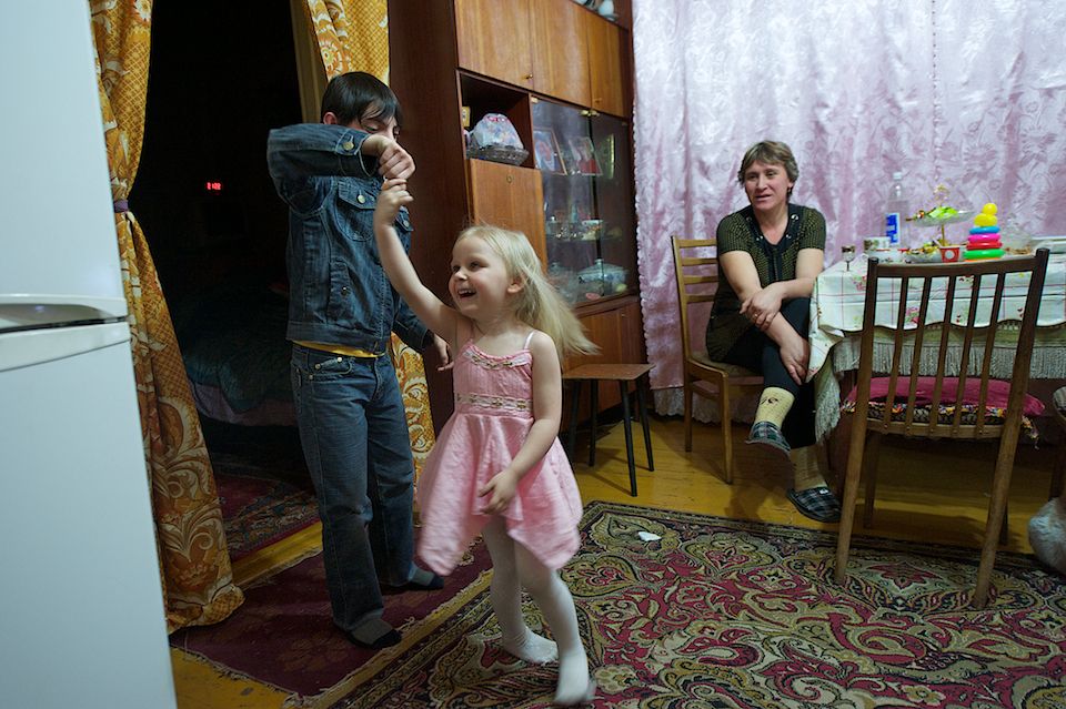 Многодетные матери и семьи в Павлодаре, получающие поддержку от фонда «Ассоциация многодетных матерей», многодетные семьи, Павлодар, фонд Ассоциация многодетных матерей, одинокие матери, социальная помощь, Карлыгаш Нуржан, Shanger.kz