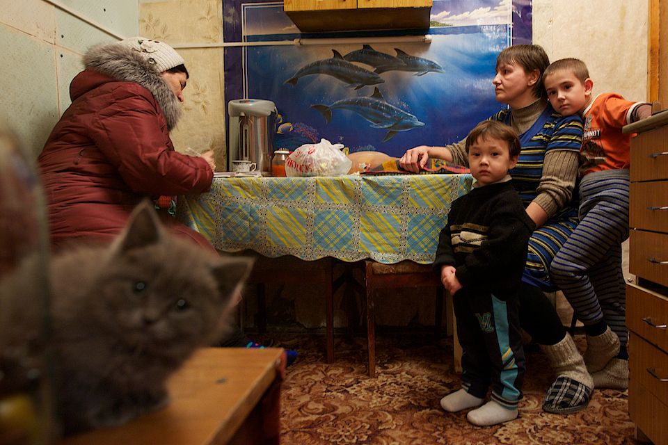 Многодетные матери и семьи в Павлодаре, получающие поддержку от фонда «Ассоциация многодетных матерей», многодетные семьи, Павлодар, фонд Ассоциация многодетных матерей, одинокие матери, социальная помощь, Карлыгаш Нуржан, Shanger.kz