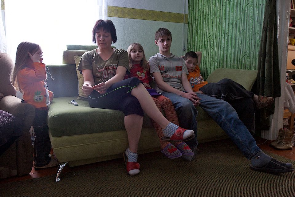 Многодетные матери и семьи в Павлодаре, получающие поддержку от фонда «Ассоциация многодетных матерей», многодетные семьи, Павлодар, фонд Ассоциация многодетных матерей, одинокие матери, социальная помощь, Карлыгаш Нуржан, Shanger.kz