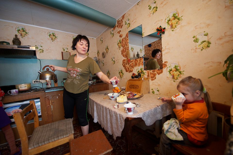 Многодетные матери и семьи в Павлодаре, получающие поддержку от фонда «Ассоциация многодетных матерей», многодетные семьи, Павлодар, фонд Ассоциация многодетных матерей, одинокие матери, социальная помощь, Карлыгаш Нуржан, Shanger.kz