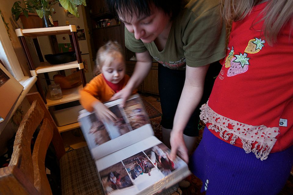 Многодетные матери и семьи в Павлодаре, получающие поддержку от фонда «Ассоциация многодетных матерей», многодетные семьи, Павлодар, фонд Ассоциация многодетных матерей, одинокие матери, социальная помощь, Карлыгаш Нуржан, Shanger.kz