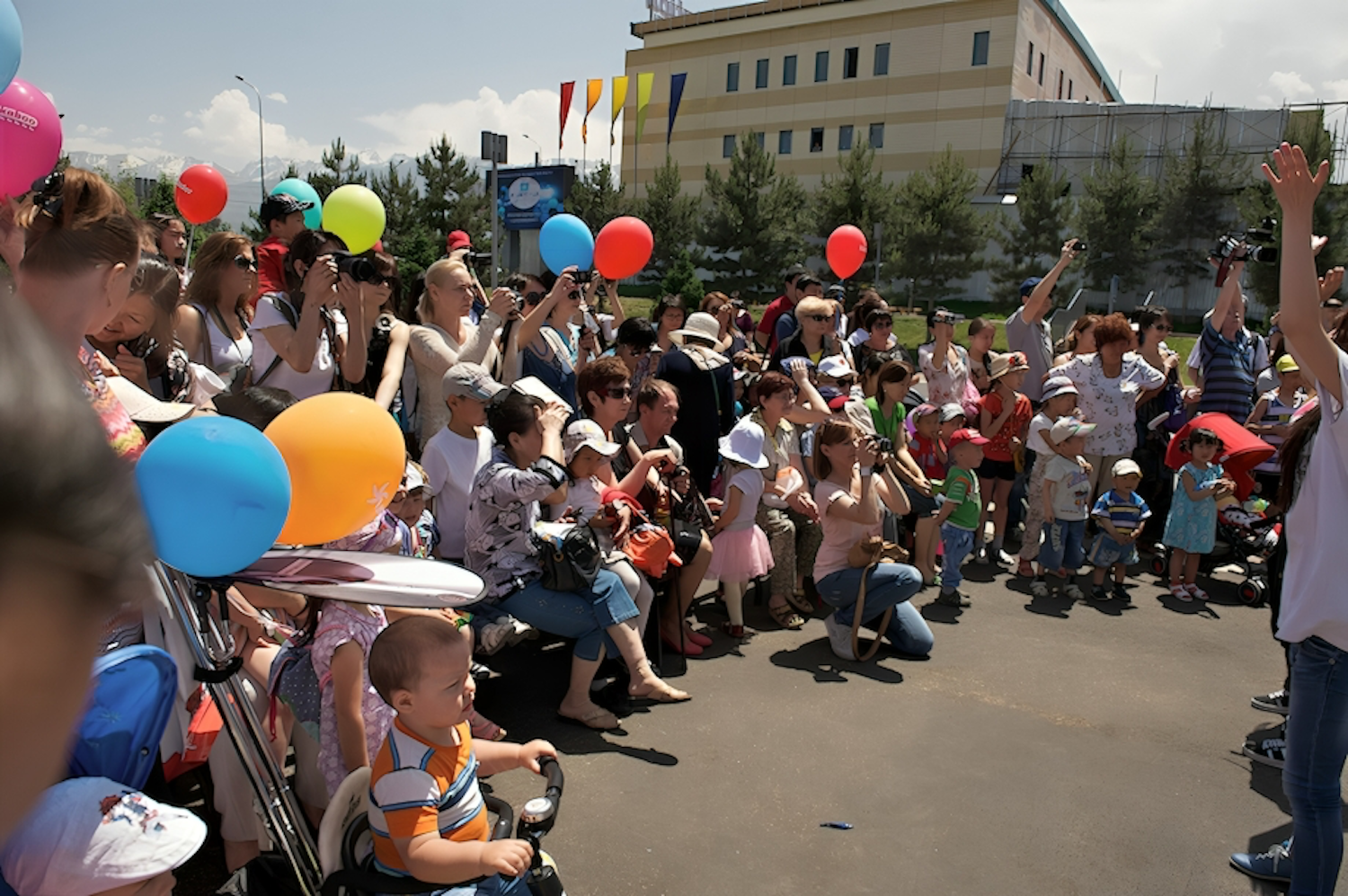 Жанат Каратай, аутизмі бар баланың анасы, қоғам белсендісі және бейімдеу әдістемесінің авторы, өз тарихы мен ұлының жолы туралы баяндайды, аутизм, Жанат Каратай, Алибек Каратай, аутистік спектрдің бұзылыстары, инклюзия, еңбек инклюзиясы, оңалту, әлеуметтік бейімделу, Алматы, Burger King, ерекше балалар, инклюзивті білім беру