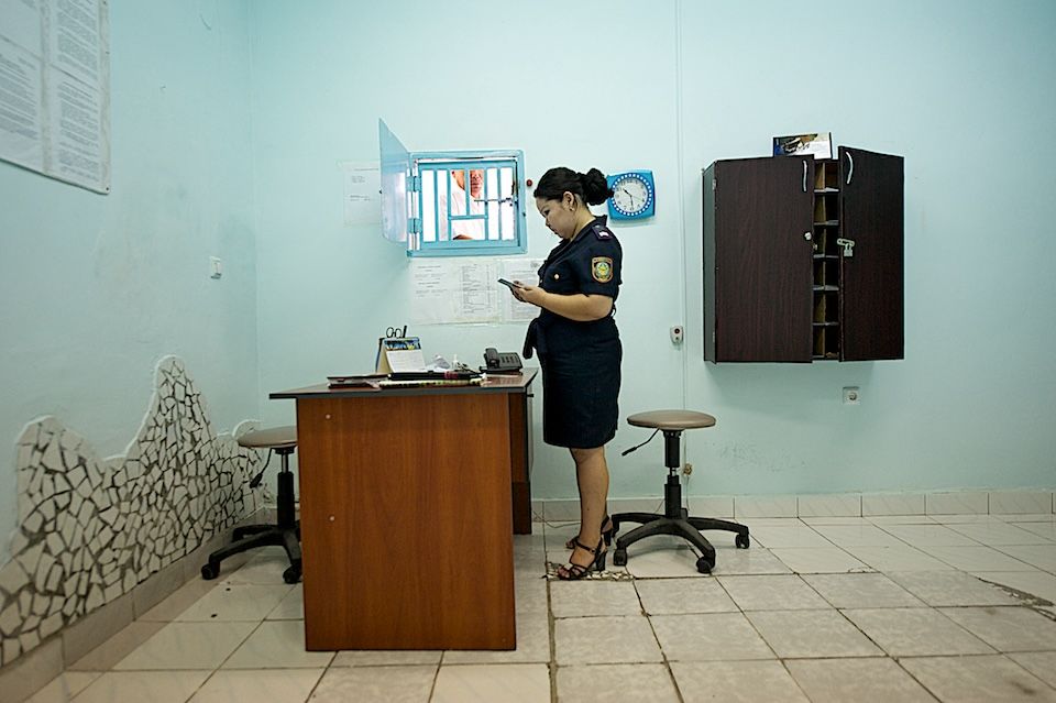 Женщины в исправительной колонии Атырау живут, работают и надеются на новую жизнь после освобождения. Повседневная жизнь и судьбы заключённых, женская колония, тюремная жизнь, исправительная система, Атырау, женщины Казахстана, судьбы, Карлыгаш Нуржан, Shanger.kz