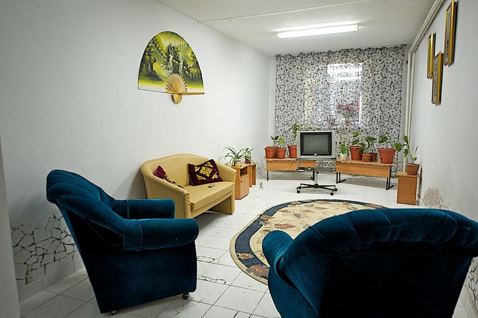 Женщины в исправительной колонии Атырау живут, работают и надеются на новую жизнь после освобождения. Повседневная жизнь и судьбы заключённых, женская колония, тюремная жизнь, исправительная система, Атырау, женщины Казахстана, судьбы, Карлыгаш Нуржан, Shanger.kz