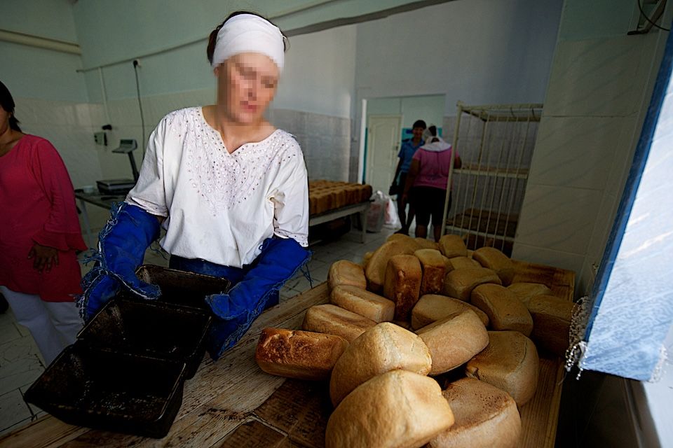 Женщины в исправительной колонии Атырау живут, работают и надеются на новую жизнь после освобождения. Повседневная жизнь и судьбы заключённых, женская колония, тюремная жизнь, исправительная система, Атырау, женщины Казахстана, судьбы, Карлыгаш Нуржан, Shanger.kz