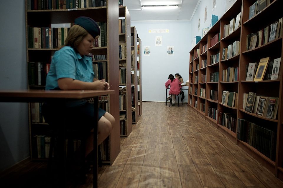 Женщины в исправительной колонии Атырау живут, работают и надеются на новую жизнь после освобождения. Повседневная жизнь и судьбы заключённых, женская колония, тюремная жизнь, исправительная система, Атырау, женщины Казахстана, судьбы, Карлыгаш Нуржан, Shanger.kz