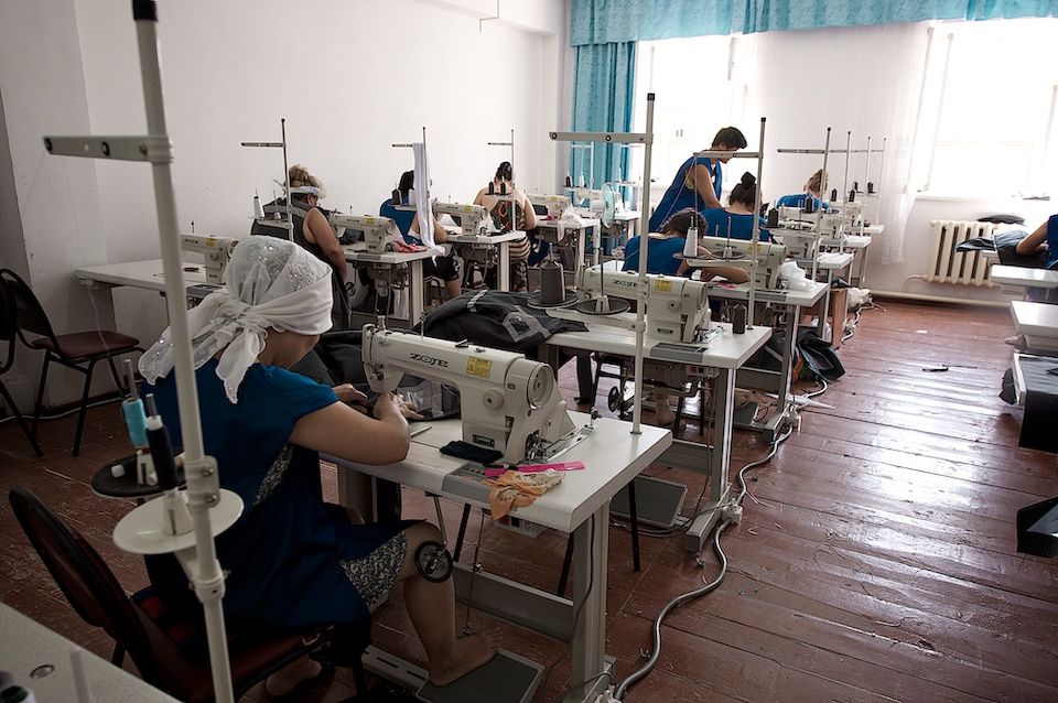 Женщины в исправительной колонии Атырау живут, работают и надеются на новую жизнь после освобождения. Повседневная жизнь и судьбы заключённых, женская колония, тюремная жизнь, исправительная система, Атырау, женщины Казахстана, судьбы, Карлыгаш Нуржан, Shanger.kz