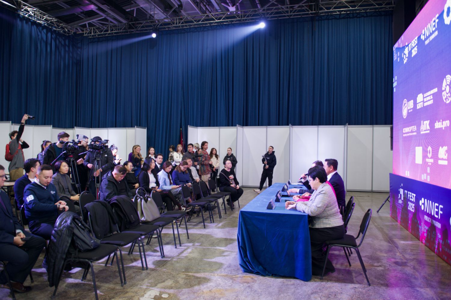 IT Fest 2025 в Алматы — образовательный фестиваль, организованный NNEF и University Alliance of Science and Technology (IITU, KBTU, UIB, AITU) при поддержке фонда Halyk; киберспорт, хакатоны, робототехника, студенческие проекты и технологические площадки.