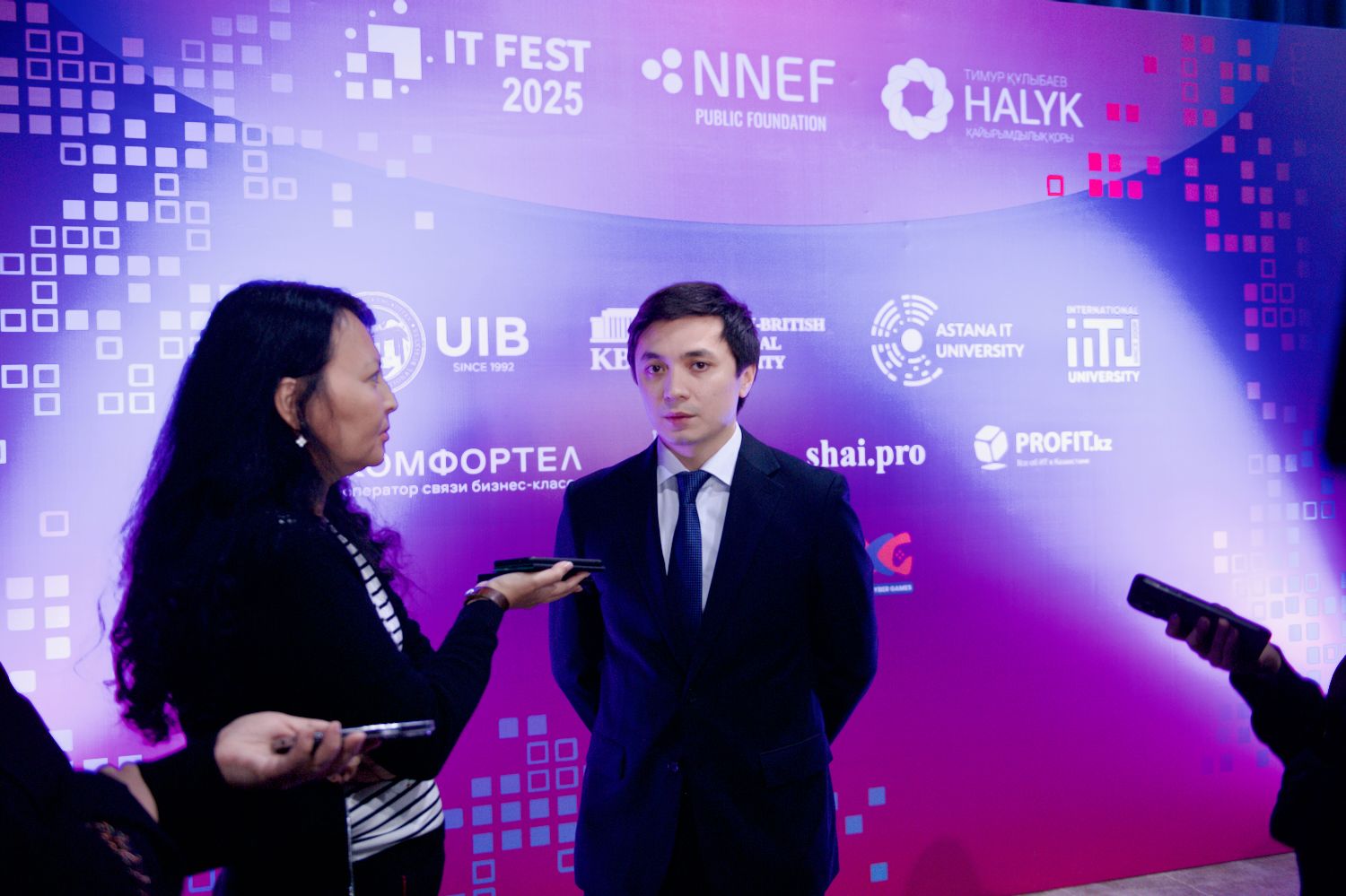 IT Fest 2025 в Алматы — образовательный фестиваль, организованный NNEF и University Alliance of Science and Technology (IITU, KBTU, UIB, AITU) при поддержке фонда Halyk; киберспорт, хакатоны, робототехника, студенческие проекты и технологические площадки.