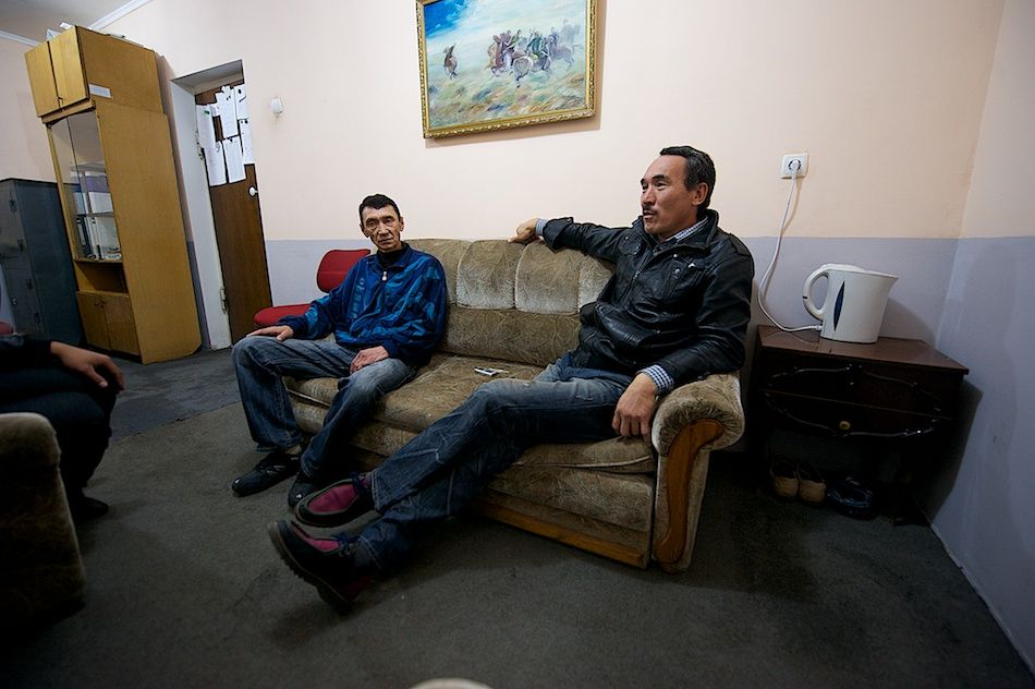 Бывшие наркозависимые, проходящие реабилитацию в алматинском центре «Бостандык», где им помогают вернуть веру в себя и начать новую жизнь, наркозависимость, реабилитация, центр Бостандык, Алмаз Хамиев, социальная адаптация, зависимость, Алматы, Карлыгаш Нуржан, социальные проблемы, Shanger.kz