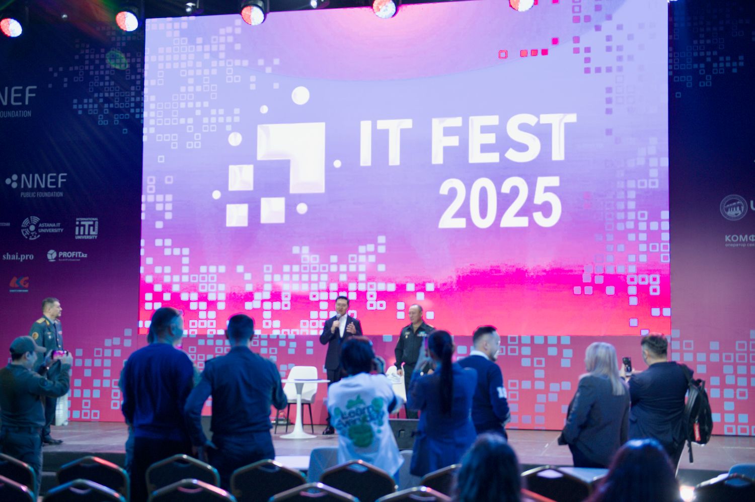 IT Fest 2025 в Алматы — образовательный фестиваль, организованный NNEF и University Alliance of Science and Technology (IITU, KBTU, UIB, AITU) при поддержке фонда Halyk; киберспорт, хакатоны, робототехника, студенческие проекты и технологические площадки.