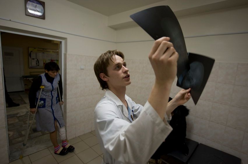 Ночная смена врачей в отделении травматологии Алматы, жизнь больницы, травматология, больница, врачи, Алматы, медицина, ночная смена, скорая помощь, пациенты, жизнь врачей, Карлыгаш Нуржан, Карла Нур, Shanger.kz