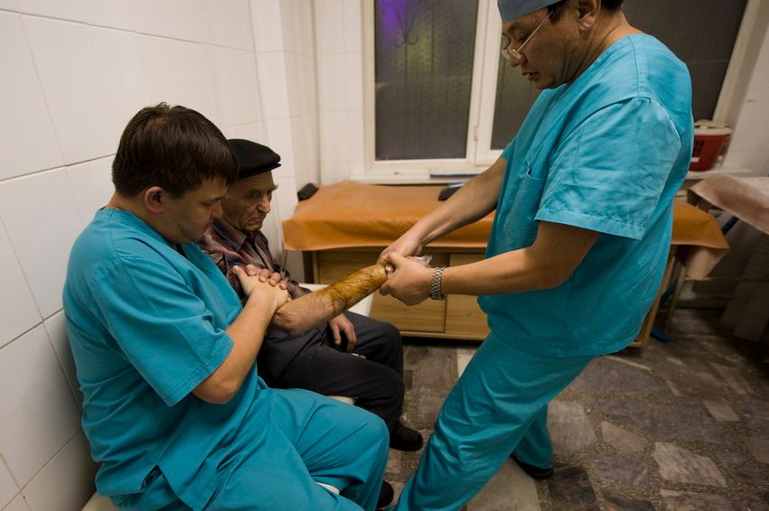 Ночная смена врачей в отделении травматологии Алматы, жизнь больницы, травматология, больница, врачи, Алматы, медицина, ночная смена, скорая помощь, пациенты, жизнь врачей, Карлыгаш Нуржан, Карла Нур, Shanger.kz