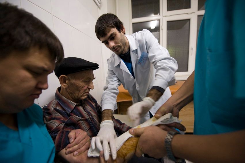 Ночная смена врачей в отделении травматологии Алматы, жизнь больницы, травматология, больница, врачи, Алматы, медицина, ночная смена, скорая помощь, пациенты, жизнь врачей, Карлыгаш Нуржан, Карла Нур, Shanger.kz