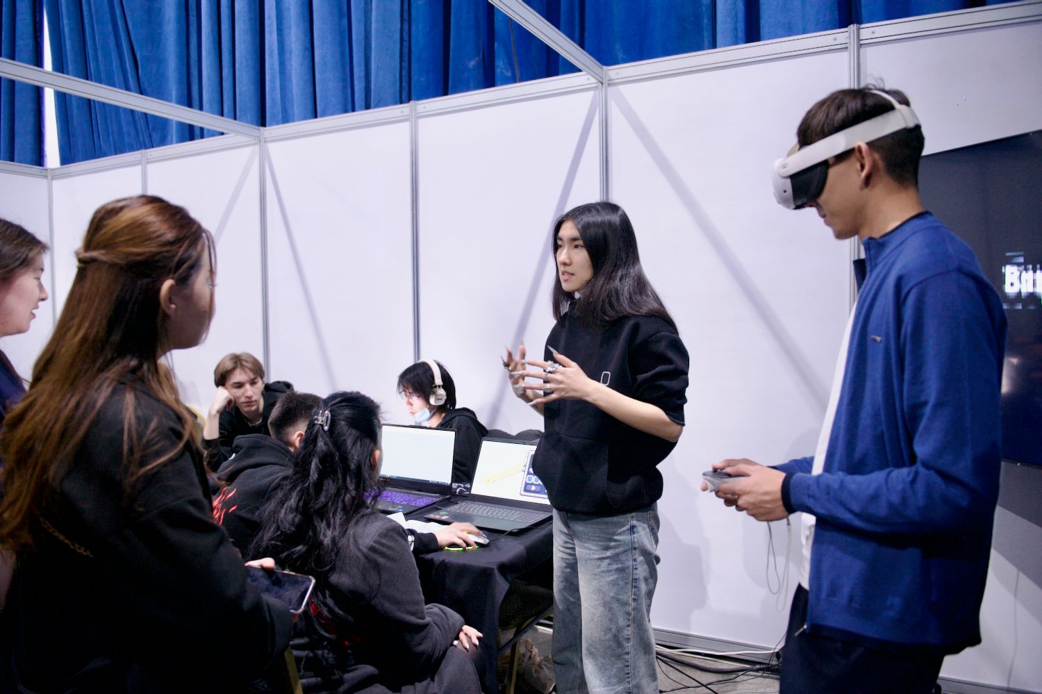 IT Fest 2025 в Алматы — образовательный фестиваль, организованный NNEF и University Alliance of Science and Technology (IITU, KBTU, UIB, AITU) при поддержке фонда Halyk; киберспорт, хакатоны, робототехника, студенческие проекты и технологические площадки.