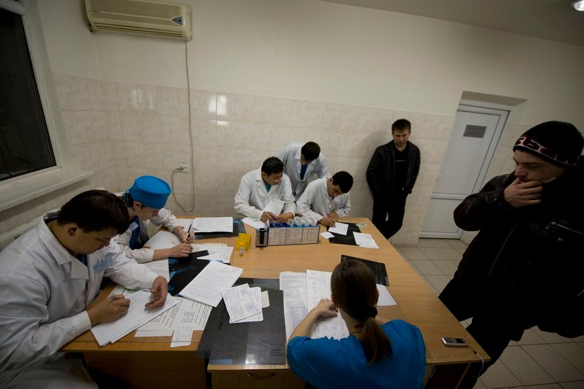 Ночная смена врачей в отделении травматологии Алматы, жизнь больницы, травматология, больница, врачи, Алматы, медицина, ночная смена, скорая помощь, пациенты, жизнь врачей, Карлыгаш Нуржан, Карла Нур, Shanger.kz