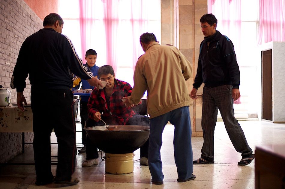 Бывшие наркозависимые, проходящие реабилитацию в алматинском центре «Бостандык», где им помогают вернуть веру в себя и начать новую жизнь, наркозависимость, реабилитация, центр Бостандык, Алмаз Хамиев, социальная адаптация, зависимость, Алматы, Карлыгаш Нуржан, социальные проблемы, Shanger.kz