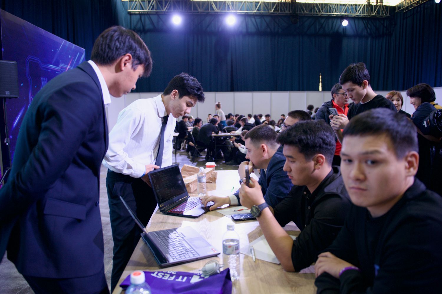 IT Fest 2025 в Алматы — образовательный фестиваль, организованный NNEF и University Alliance of Science and Technology (IITU, KBTU, UIB, AITU) при поддержке фонда Halyk; киберспорт, хакатоны, робототехника, студенческие проекты и технологические площадки.