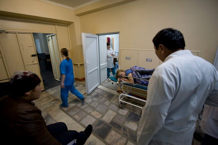 Ночная смена врачей в отделении травматологии Алматы, жизнь больницы, травматология, больница, врачи, Алматы, медицина, ночная смена, скорая помощь, пациенты, жизнь врачей, Карлыгаш Нуржан, Карла Нур, Shanger.kz