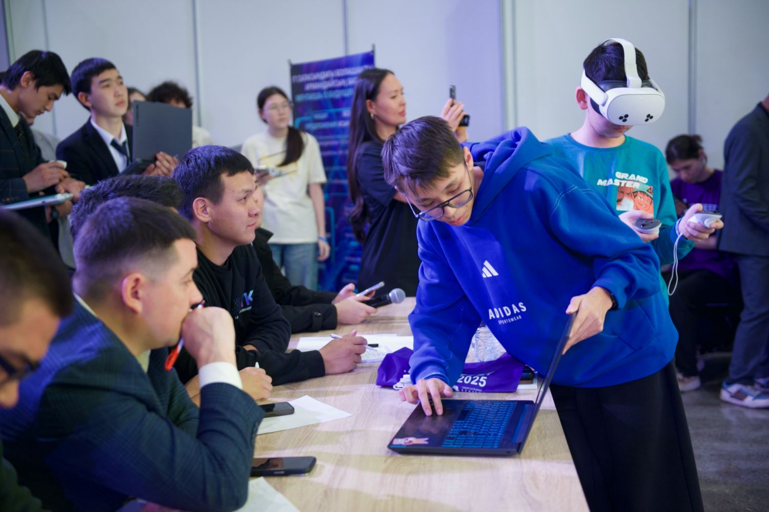 IT Fest 2025 в Алматы — образовательный фестиваль, организованный NNEF и University Alliance of Science and Technology (IITU, KBTU, UIB, AITU) при поддержке фонда Halyk; киберспорт, хакатоны, робототехника, студенческие проекты и технологические площадки.