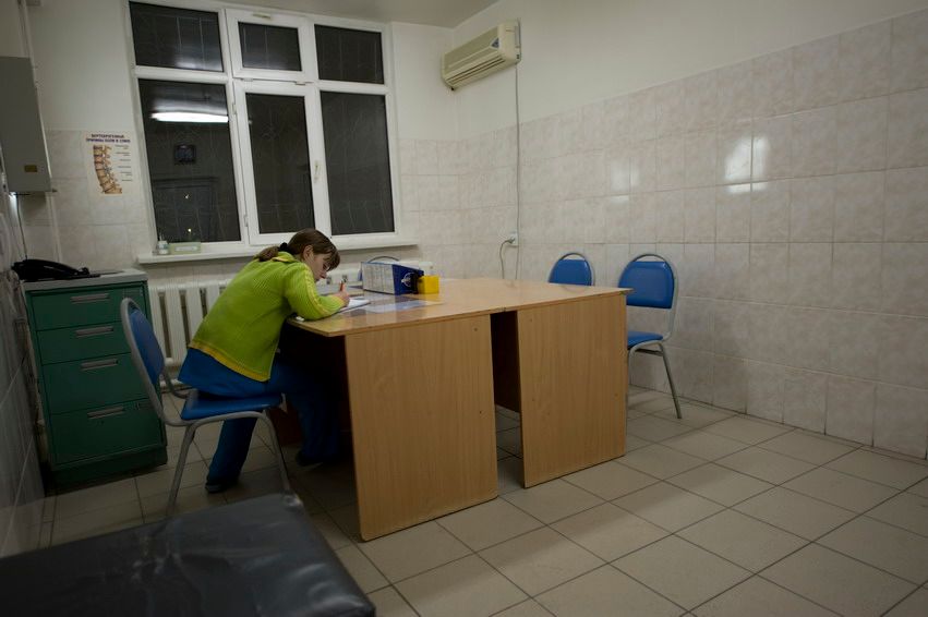 Ночная смена врачей в отделении травматологии Алматы, жизнь больницы, травматология, больница, врачи, Алматы, медицина, ночная смена, скорая помощь, пациенты, жизнь врачей, Карлыгаш Нуржан, Карла Нур, Shanger.kz