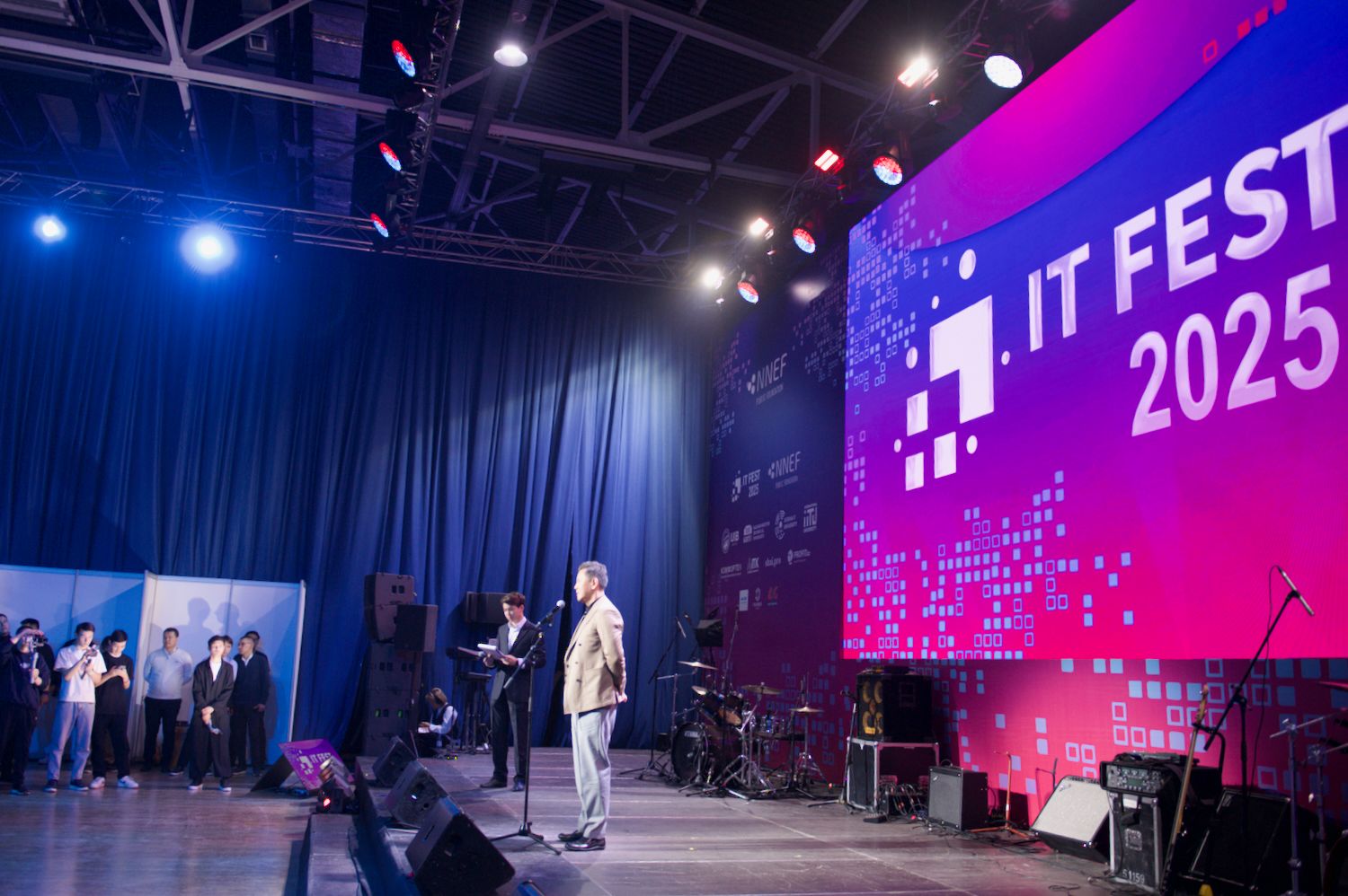 IT Fest 2025 в Алматы — образовательный фестиваль, организованный NNEF и University Alliance of Science and Technology (IITU, KBTU, UIB, AITU) при поддержке фонда Halyk; киберспорт, хакатоны, робототехника, студенческие проекты и технологические площадки.