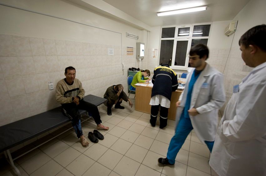 Ночная смена врачей в отделении травматологии Алматы, жизнь больницы, травматология, больница, врачи, Алматы, медицина, ночная смена, скорая помощь, пациенты, жизнь врачей, Карлыгаш Нуржан, Карла Нур, Shanger.kz