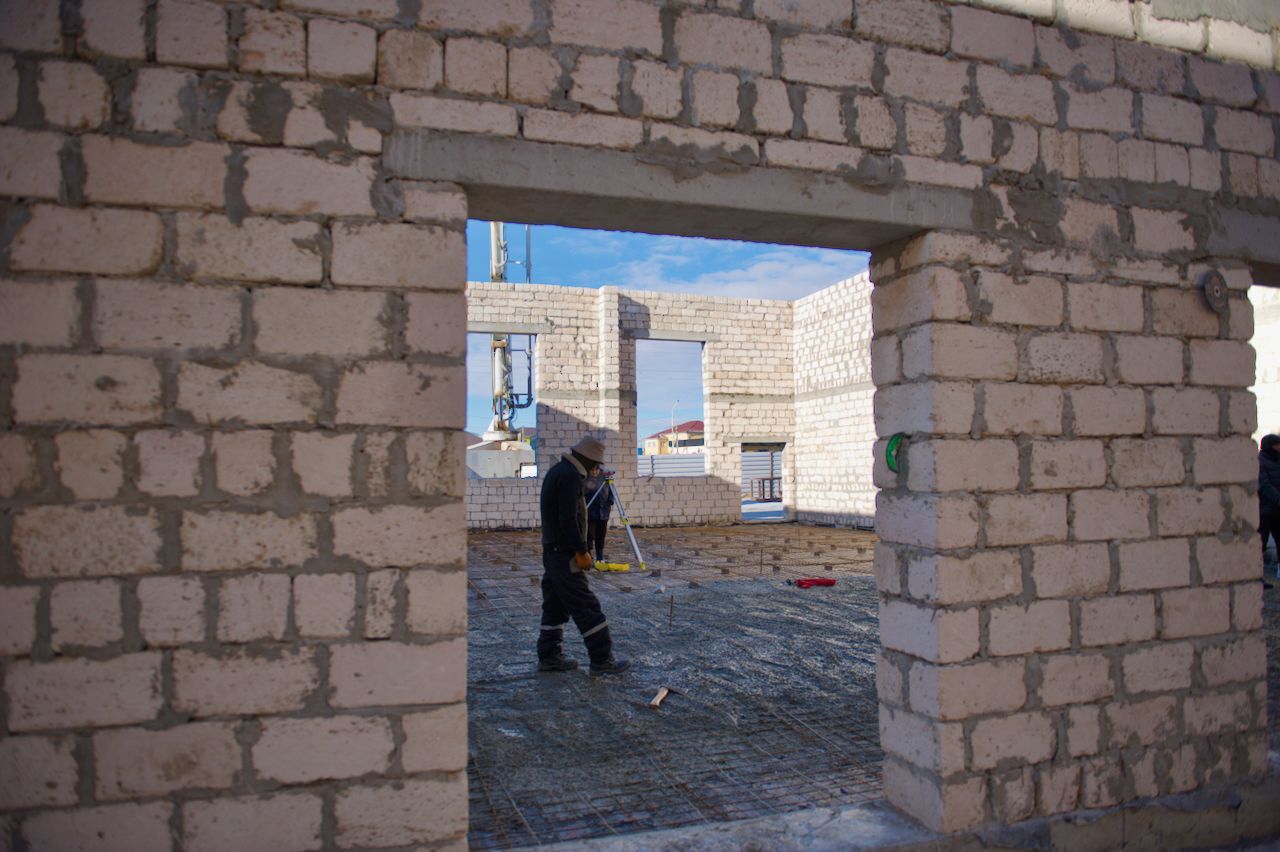 Строительство физкультурно-оздоровительного комплекса в Жанаозене: благотворительный фонд Halyk Тимура Кулибаева возводит спорткомплекс стоимостью 1,5 миллиарда тенге. #ФОКЖанаозен #HalykФонд #ТимурКулибаев #благотворительность #Мангистау #спортдлядетей #социальныепроекты #массовыйспорт #АуылСпорт #Жанаозен #развитиерегионов #Казахстан